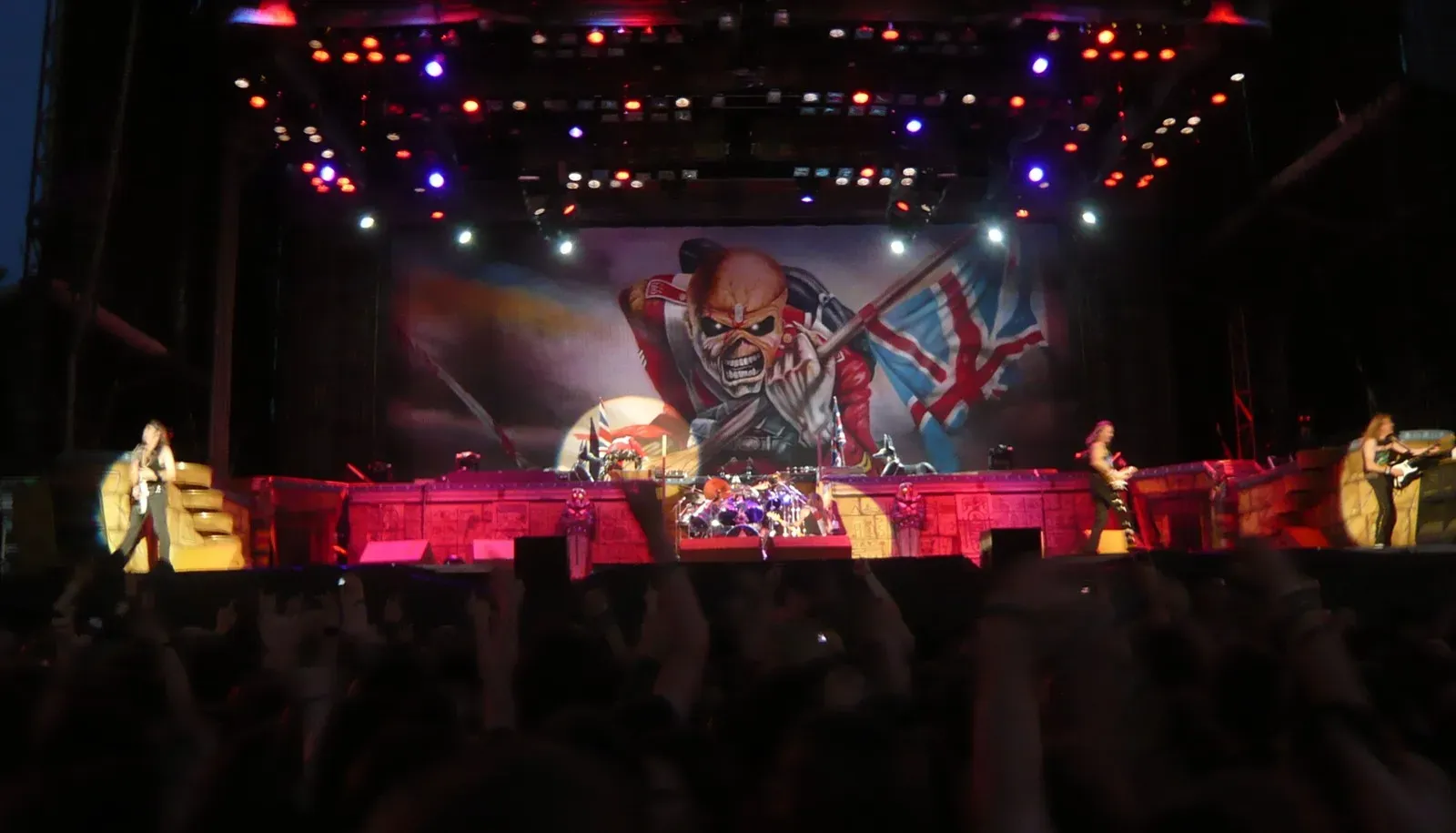 4. Iron Maiden and their puzzled exit from a rock award (Image Credits: Wikimedia)