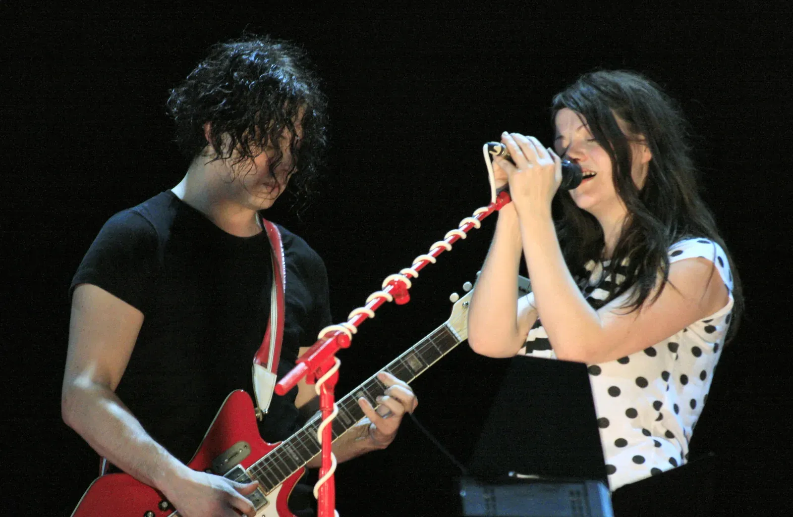 3. Seven Nation Army by The White Stripes (Image Credits: Wikimedia)