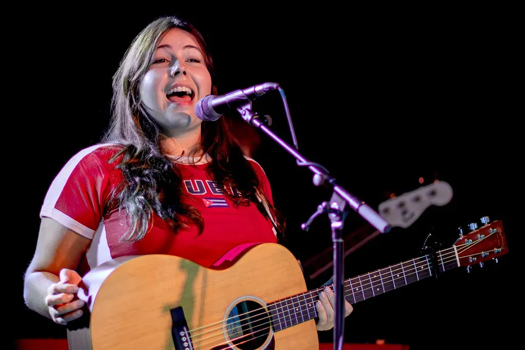 Gigi Perez: Sapphic Storytelling Meets Indie Folk Magic (Image Credits: Flickr)