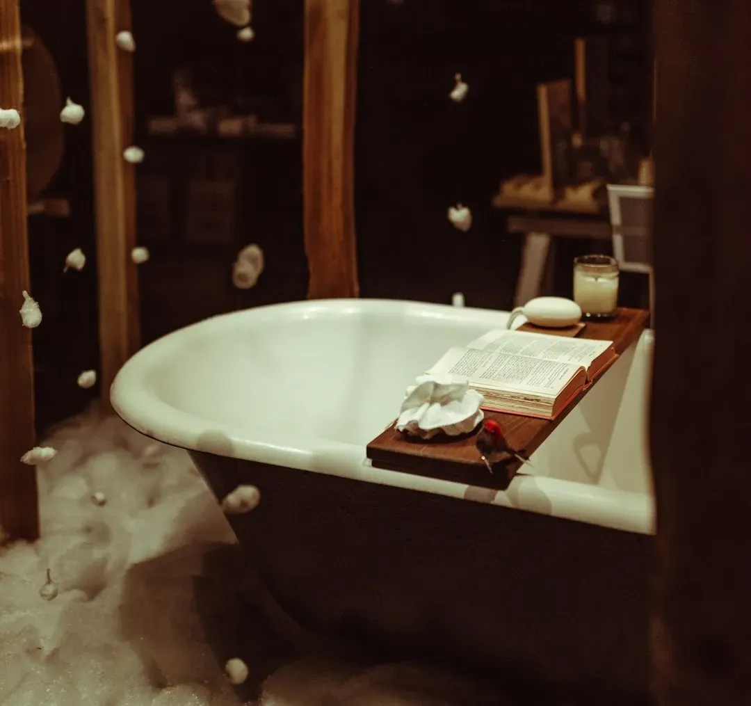 7. Agatha Christie's Bathtub Plotting Sessions (Image Credits: Unsplash)