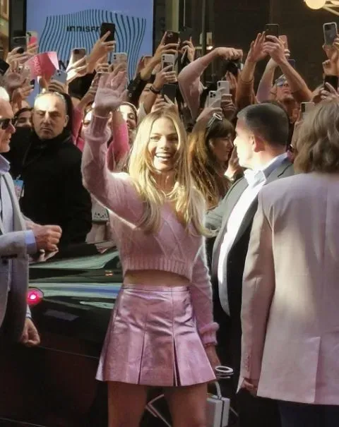 6. Barbie - From Amy Schumer to Margot Robbie (Eva Rinaldi Celebrity Photographer, Flickr, CC BY-SA 2.0)