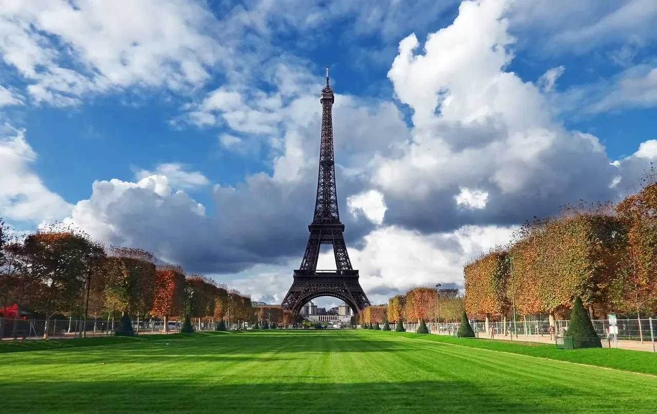 Paris: Romance with a High Price Tag (Image Credits: Pixabay)