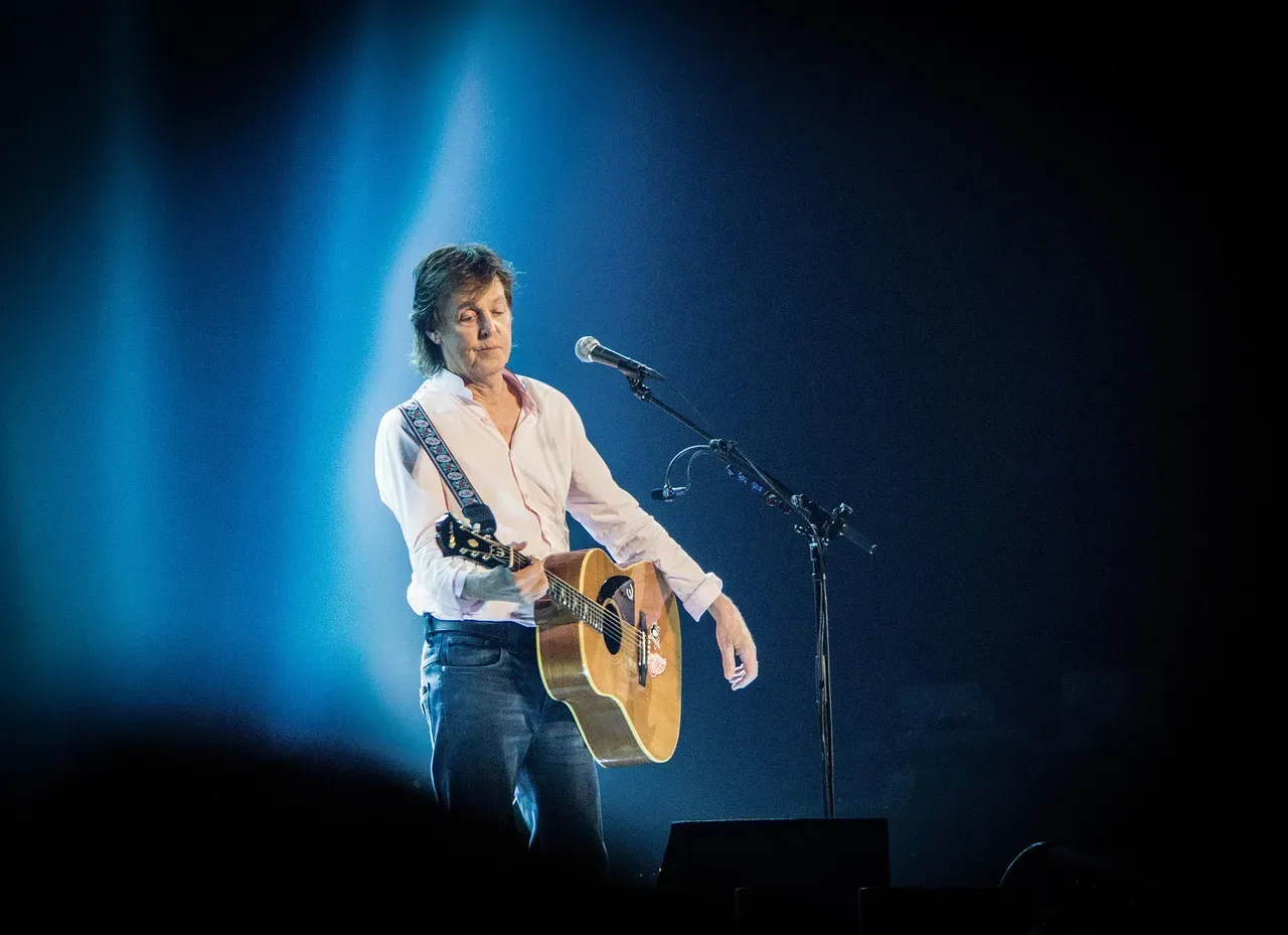 7. Paul McCartney and Mary McCartney, photographer and food writer (Image Credits: Pixabay)