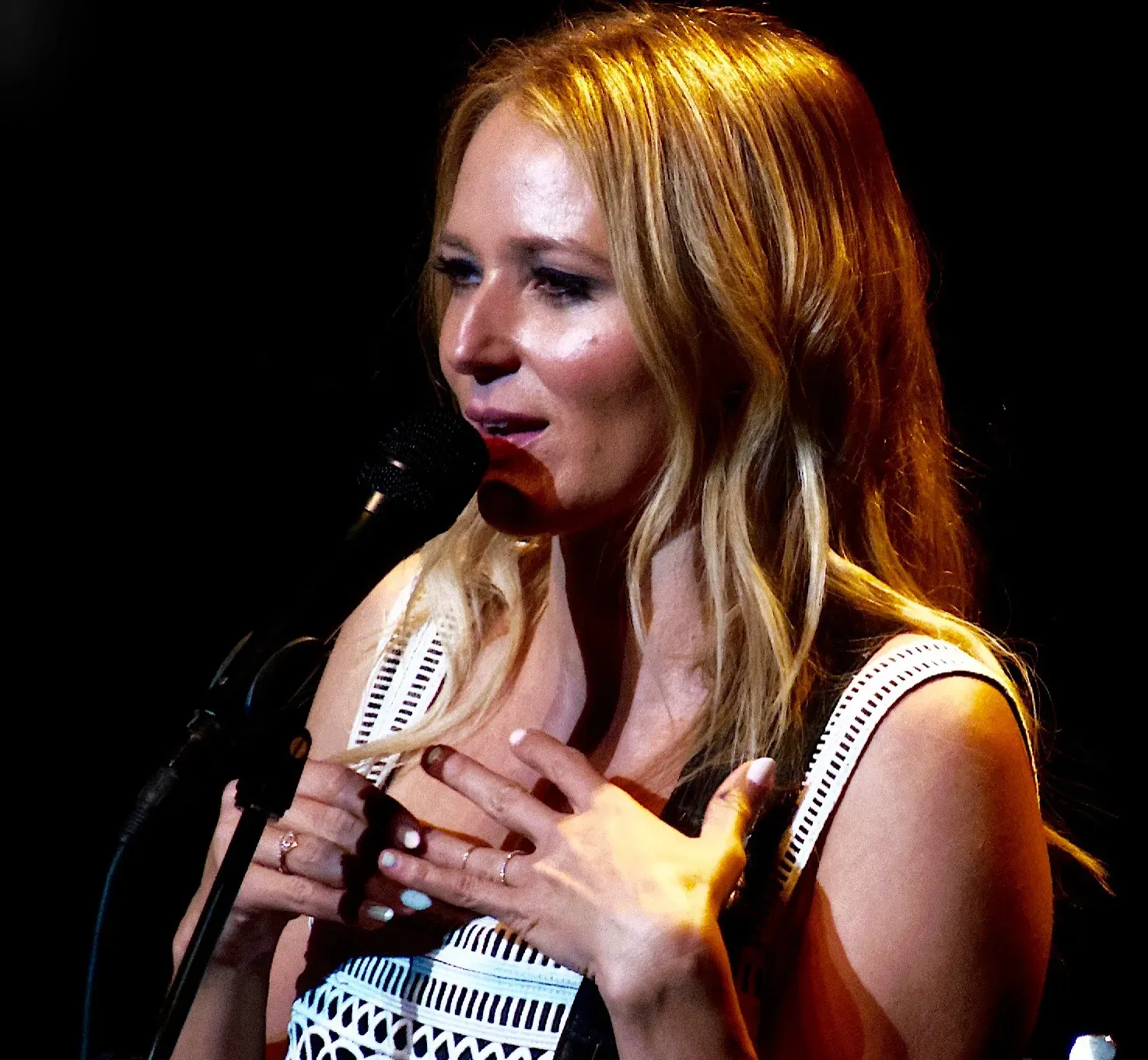Jewel – 0304 (2003) (Image Credits: Wikimedia)