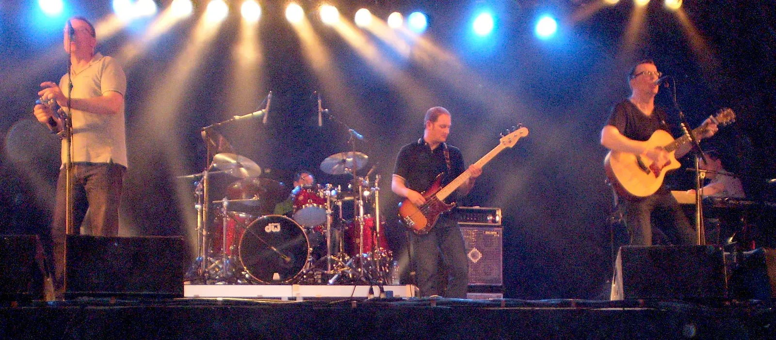 4. "I'm Gonna Be (500 Miles)" – The Proclaimers (1988) (By Twinkle1972, CC BY-SA 3.0)