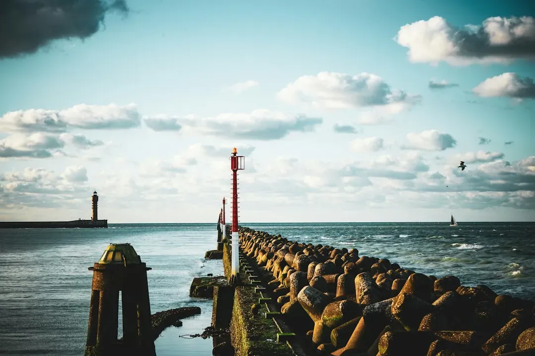 6. Dunkirk (2017), Christopher Nolan and Britain's Coast (Image Credits: Unsplash)
