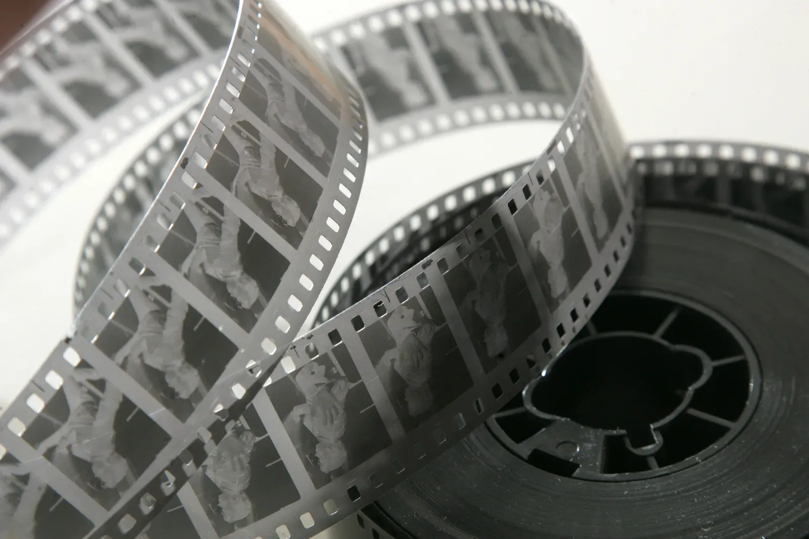 Inspecting and Assembling the Print (film izle, CC BY-SA 3.0)