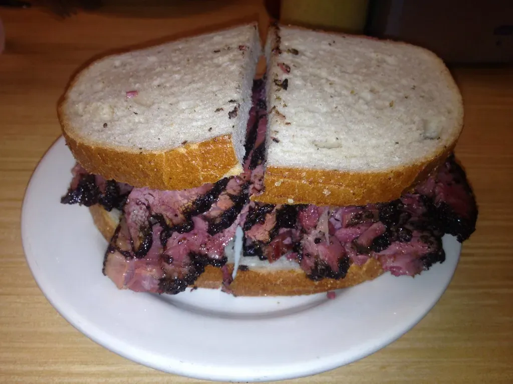 1. Katz's Delicatessen, New York City - Over 130 Years of Pastrami That Actually Delivers (DeepBluC, Flickr, CC BY 2.0)