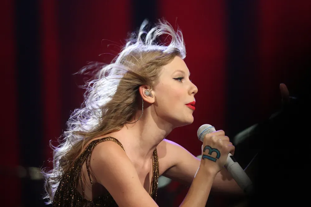 6. "We Are Never Ever Getting Back Together" – Taylor Swift (2012): Twenty-Five Minutes and Seven Million Copies (Taylor Swift, CC BY-SA 2.0)