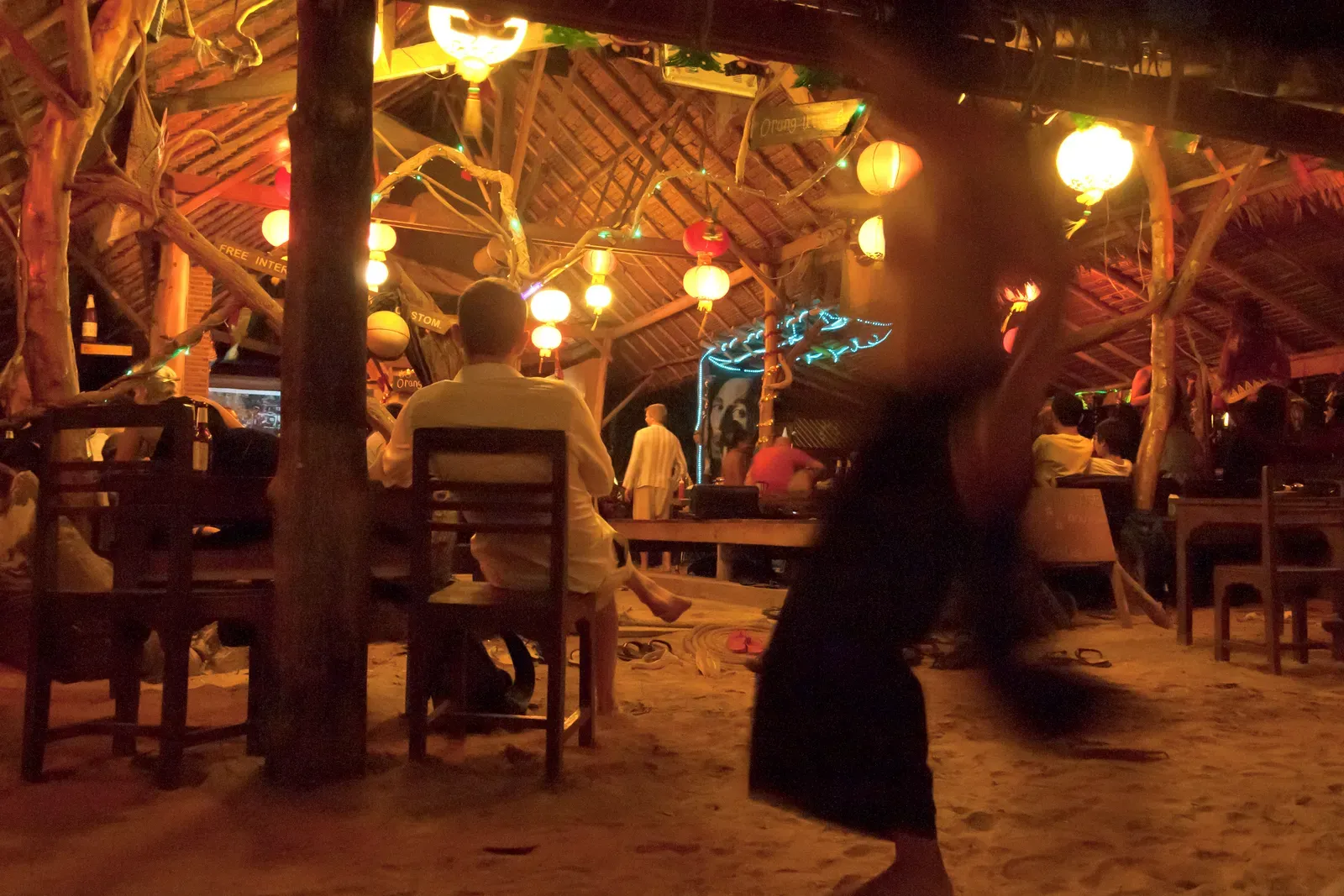 What Is a Reverse Happy Hour, and Why Does It Actually Work? (Image Credits: Wikimedia)