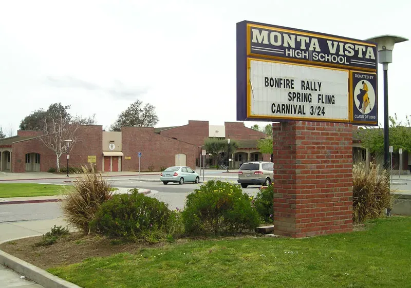 #3 - Monta Vista High School, Cupertino (Silicon Valley) (No machine-readable source provided. Own work assumed (based on copyright claims)., CC BY-SA 3.0)