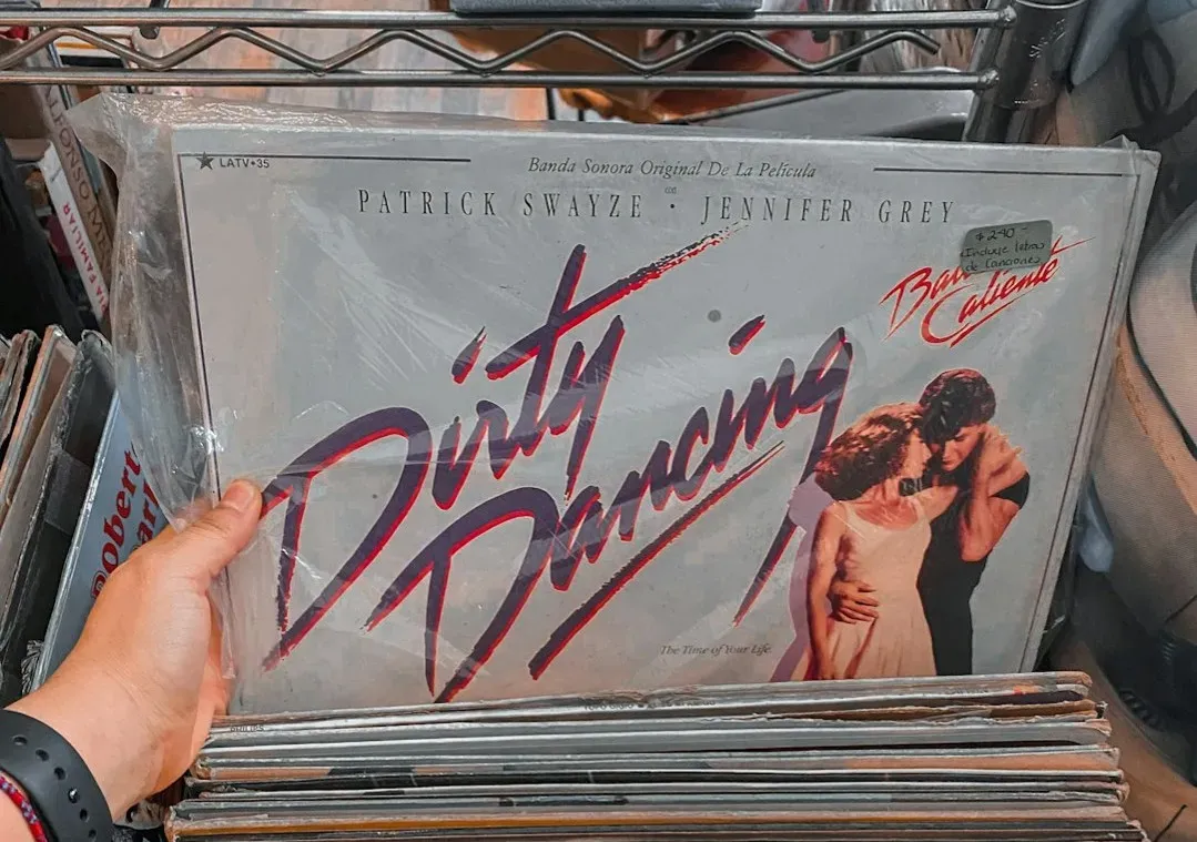 10. The unscripted rehearsal chemistry in Dirty Dancing (Image Credits: Unsplash)