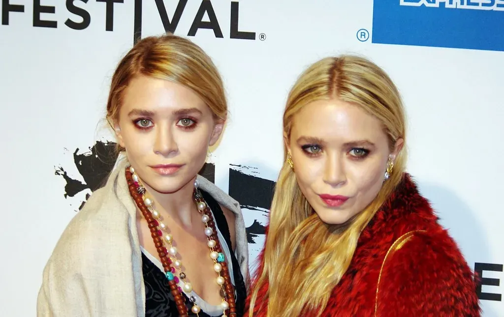 1. Mary-Kate Olsen and Ashley Olsen (Image Credits: Flickr)