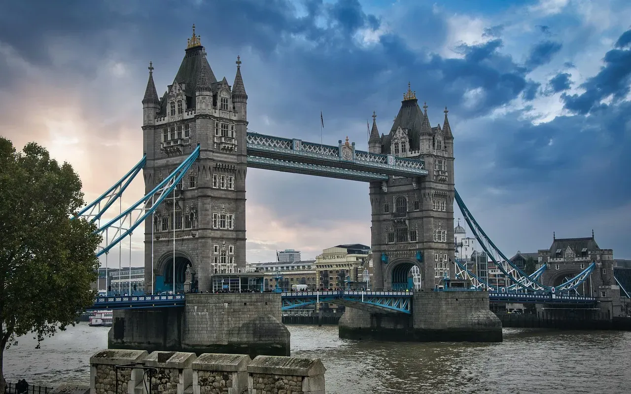 London Bridge Is Falling Down: A Viking Attack? (Image Credits: Pixabay)