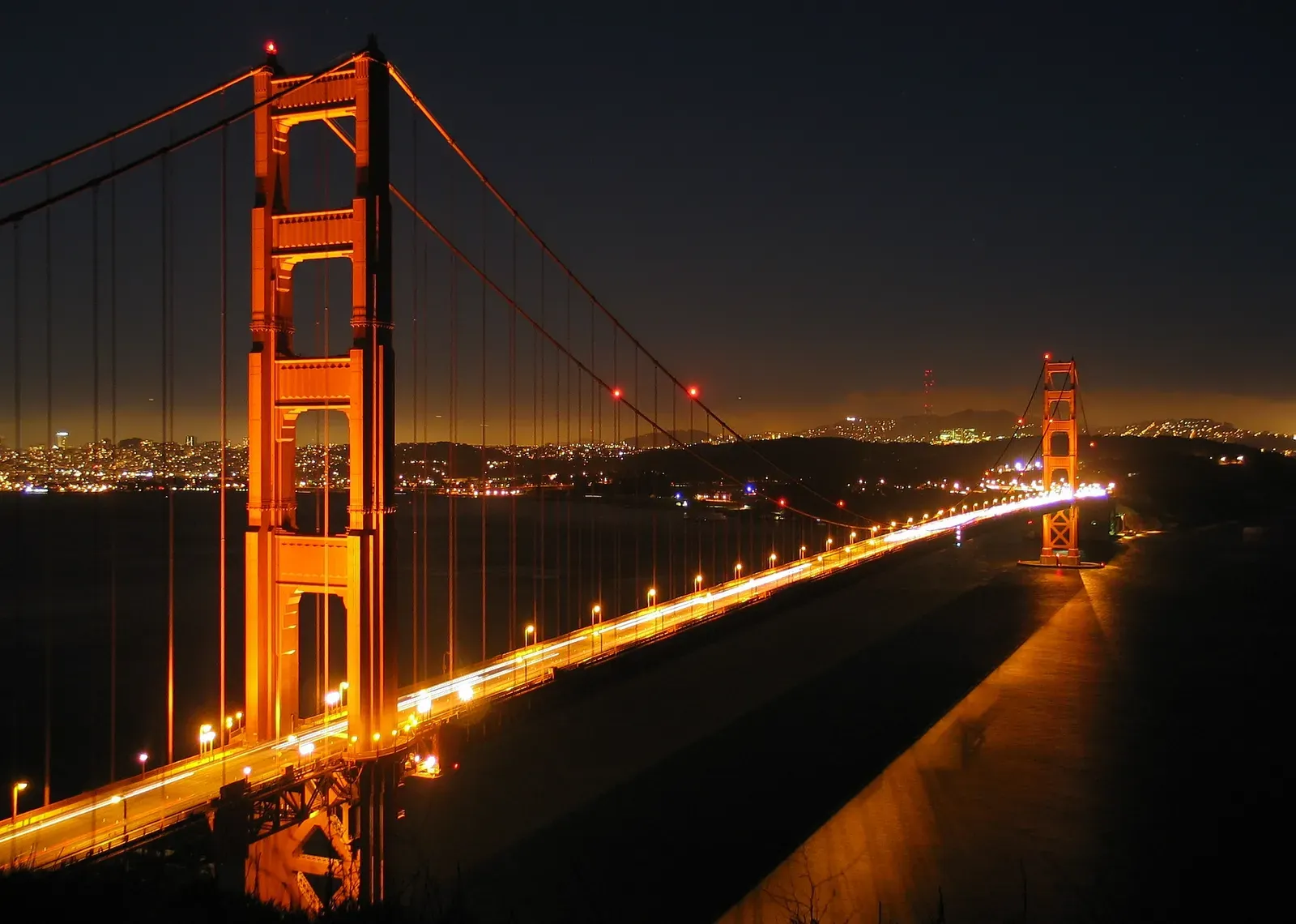 3. The Golden Gate Bridge's color was never supposed to be permanent (By Image taken by Daniel Schwen, CC BY-SA 3.0)