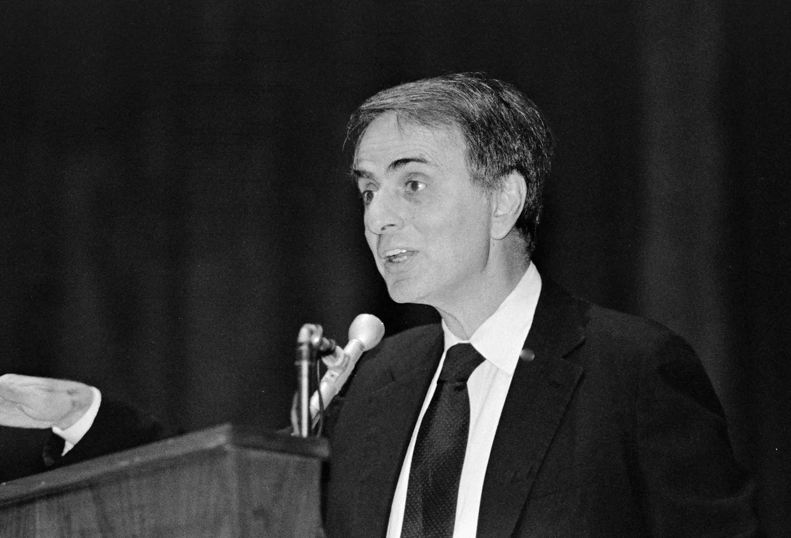 14. Cosmos by Carl Sagan - "An Epoch with Annie" (Image Credits: Wikimedia)