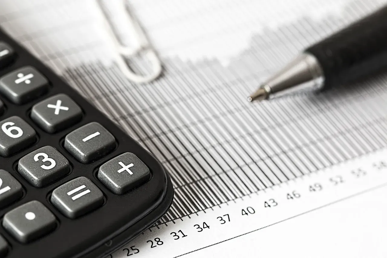 The Long-Term Tax Calculus: Is Roth Actually Better Here? (Image Credits: Pixabay)