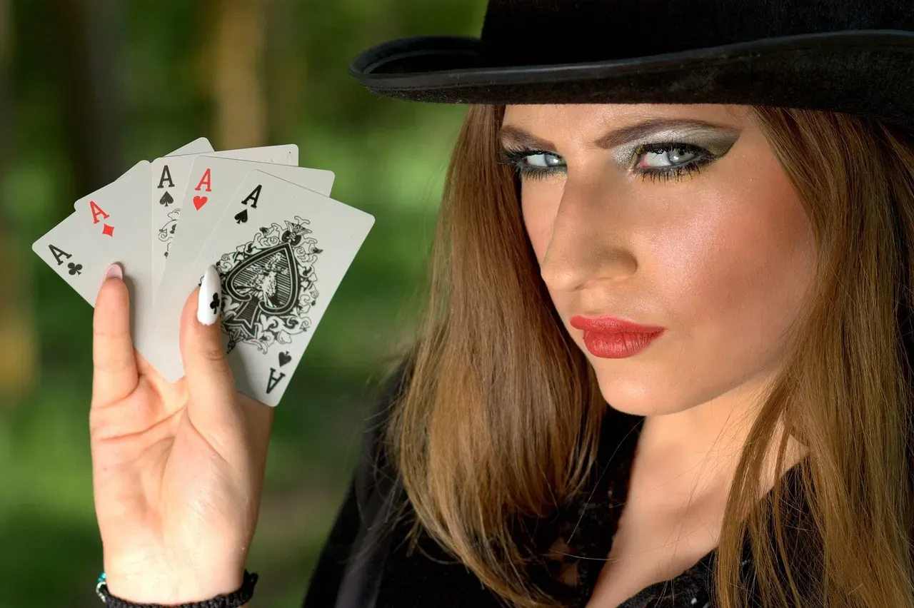 The Natural Poker Face: More Than Just a Blank Stare (Image Credits: Pixabay)