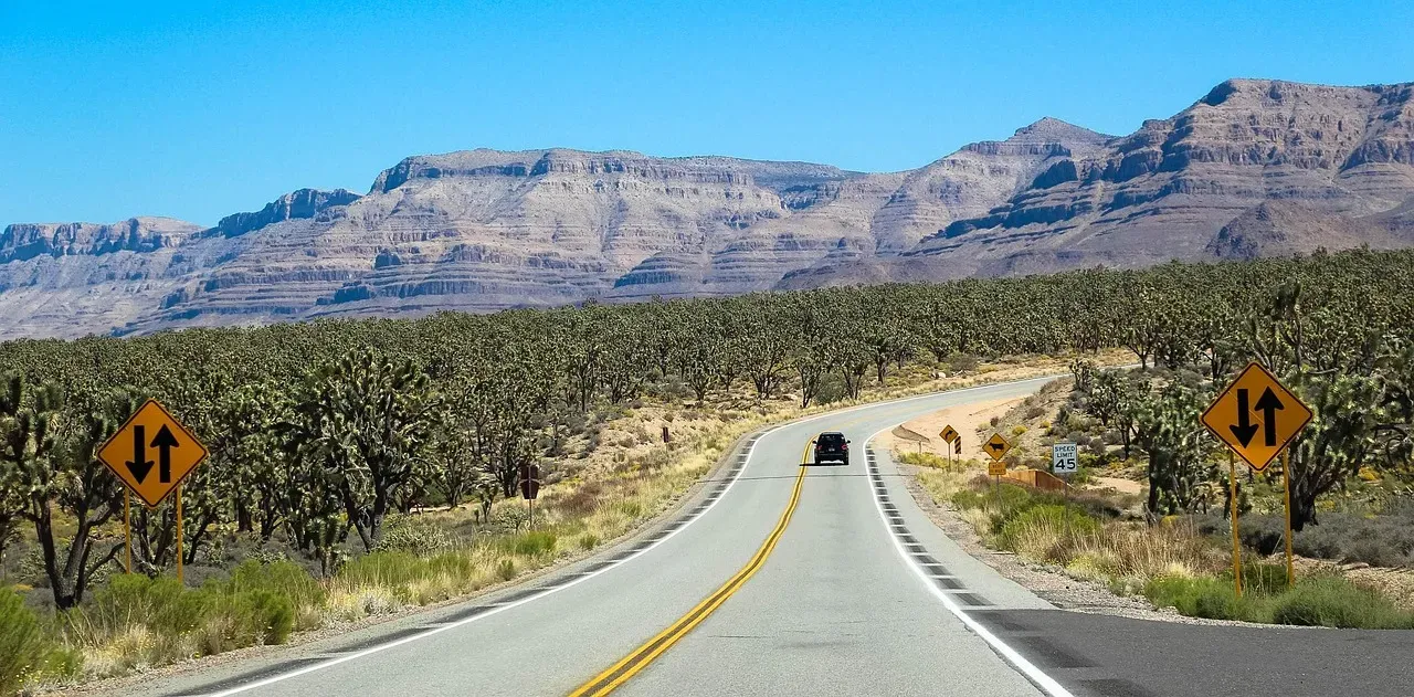 5. Thelma & Louise and a crash that technically never happens on screen (Image Credits: Pixabay)