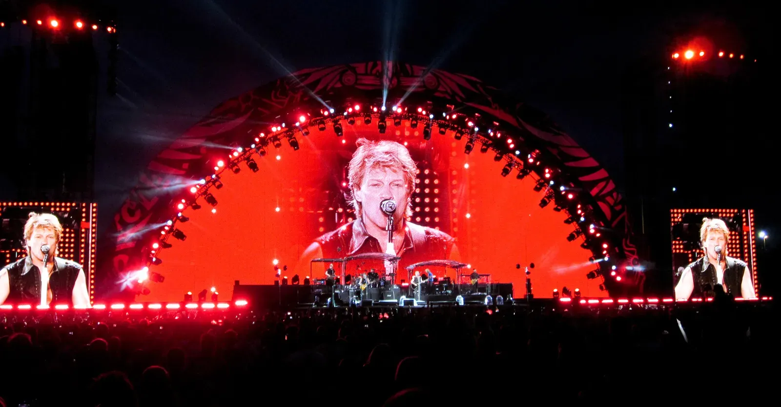 3. Livin' on a Prayer - Bon Jovi (Image Credits: Wikimedia)