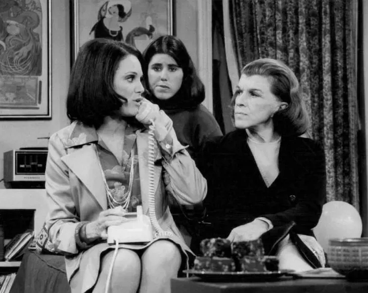 Rhoda Morgenstern, From Mary Tyler Moore to Rhoda (eBay item
photo front

photo back, Public domain)