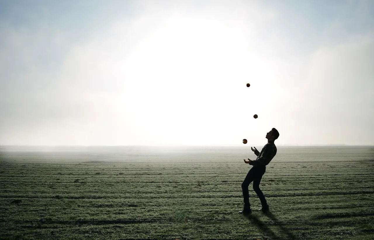5. You Juggle Multiple Clients, Platforms, or Income Sources Simultaneously (Image Credits: Pixabay)