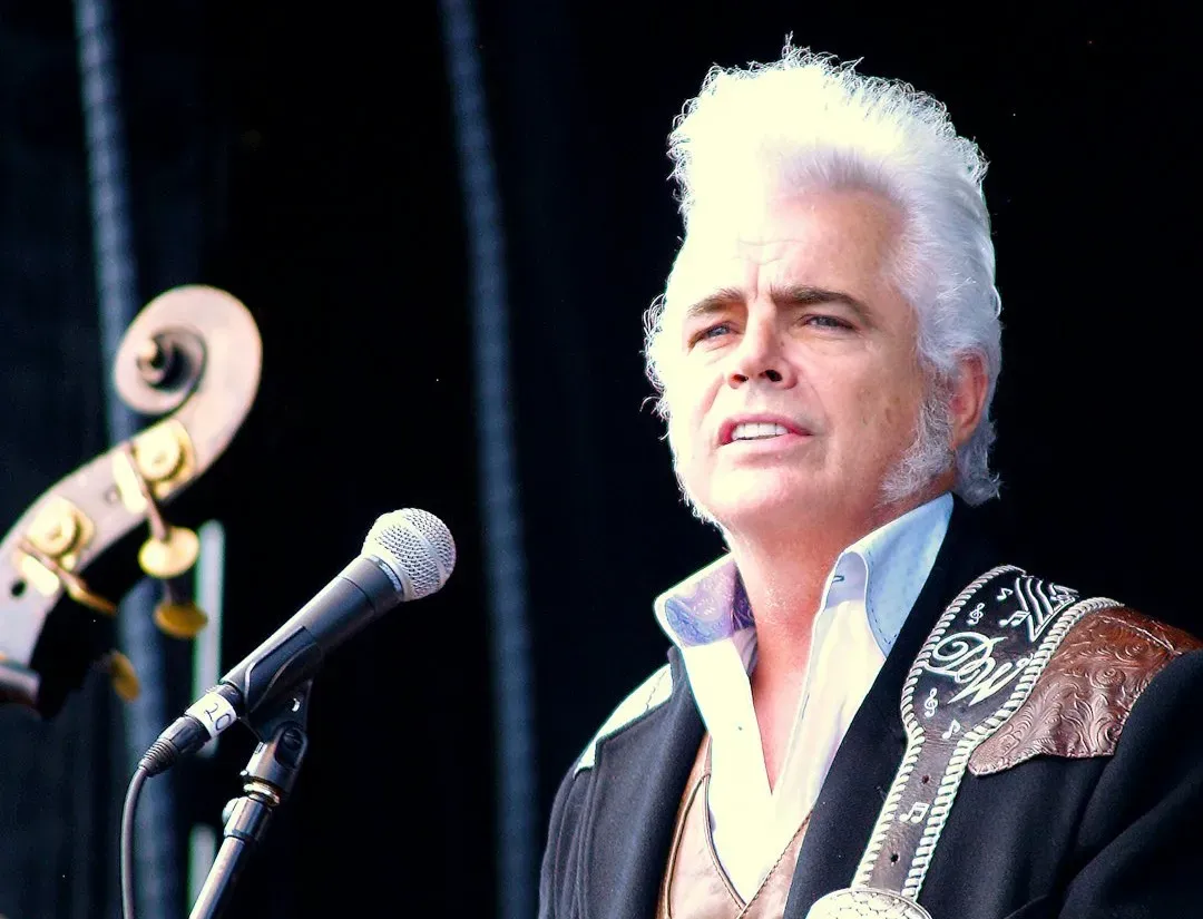 2. Rod Stewart - Nine Months Without a Singing Voice After Thyroid Cancer (Image Credits: Unsplash)
