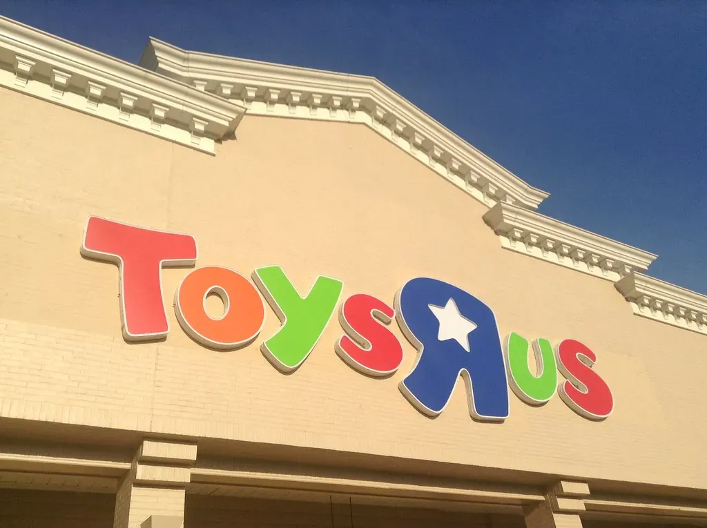 Toys R Us (JeepersMedia, Flickr, CC BY 2.0)