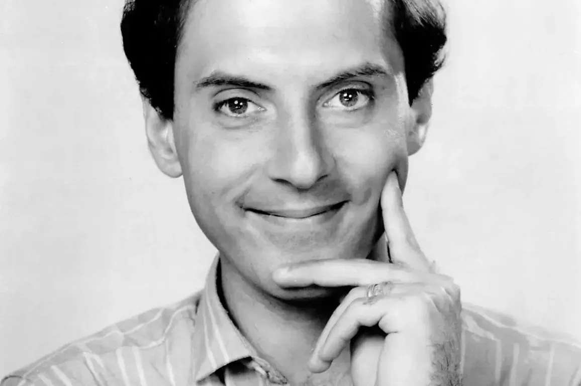 10. Dan Castellaneta as father and son in The Simpsons (Image Credits: Wikimedia)