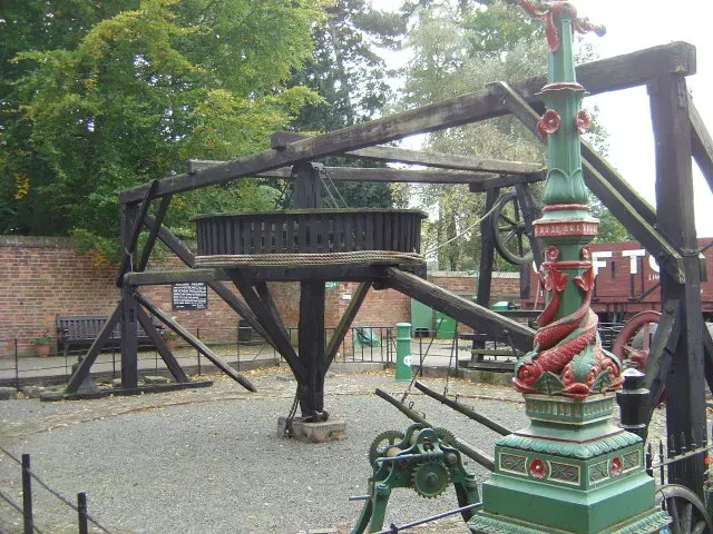 Millwick: Industrial Jungle Vibes With a Wildly Hidden Courtyard (From geograph.org.uk, CC BY-SA 2.0)