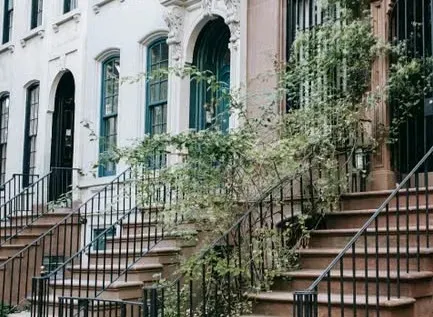 2. Carrie Bradshaw's apartment in Sex and the City (Image Credits: Pexels)
