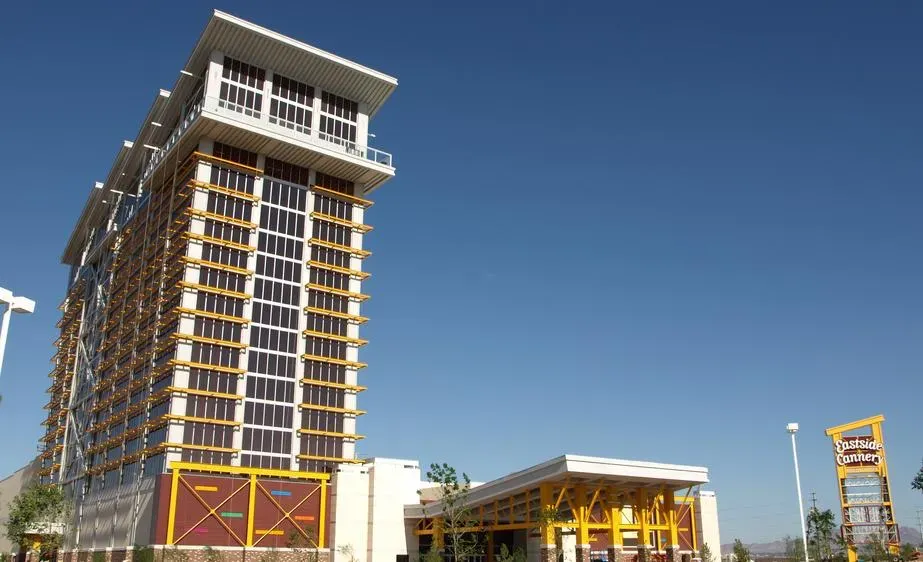 A Brief Life on Boulder Highway: From Nevada Palace to Eastside Cannery (Image Credits: Wikimedia)