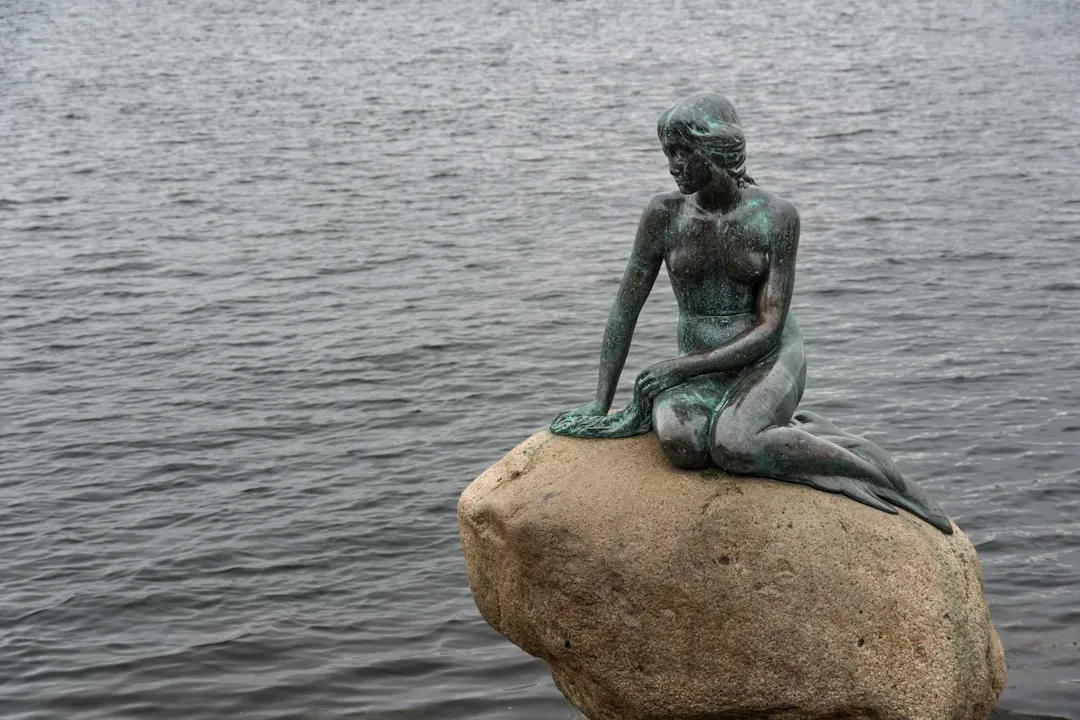 2. The Little Mermaid, Copenhagen - A Bronze Thumb on a Rock (Image Credits: Unsplash)