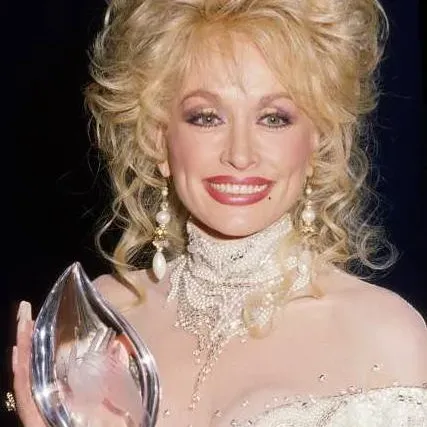 Dolly Parton: From a One-Room Cabin to a Global Literacy Movement (Image Credits: Flickr)