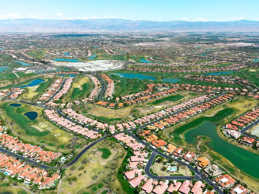 The Lifestyle Draw: Sun, Golf, and Low Maintenance (Image Credits: Unsplash)