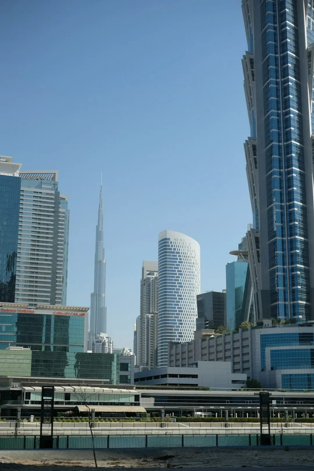 Taste of Dubai: Middle Eastern Fusion Feast (Image Credits: Unsplash)