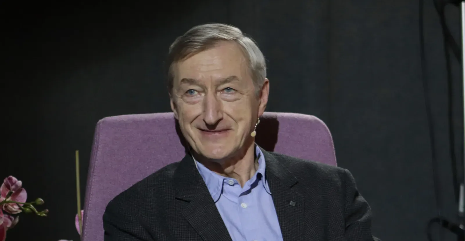 6. Julian Barnes became Dan Kavanagh (Image Credits: Wikimedia)