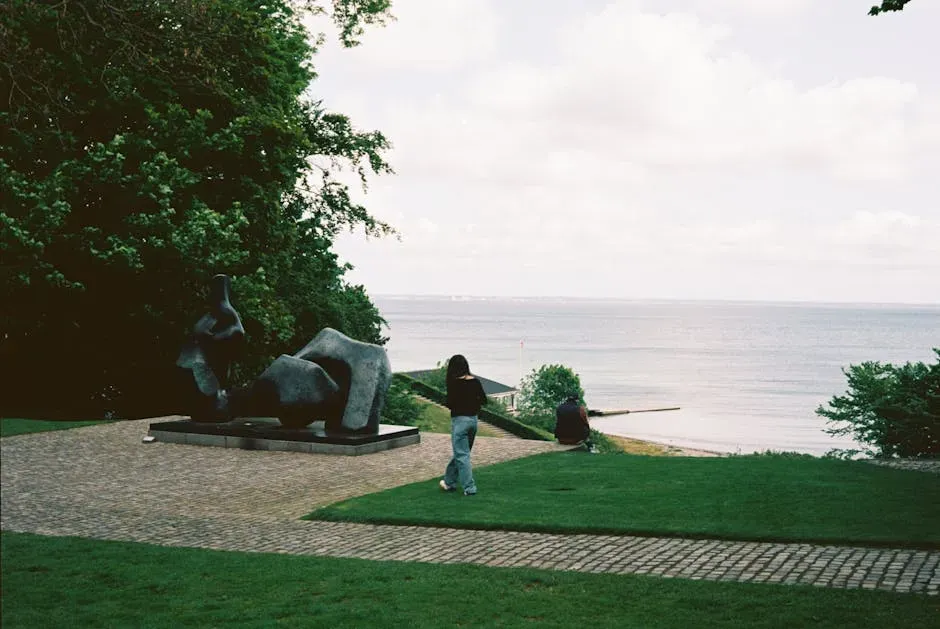 Henry Moore's Reclining Figure (1969–70): Stolen for Scrap (Image Credits: Pexels)