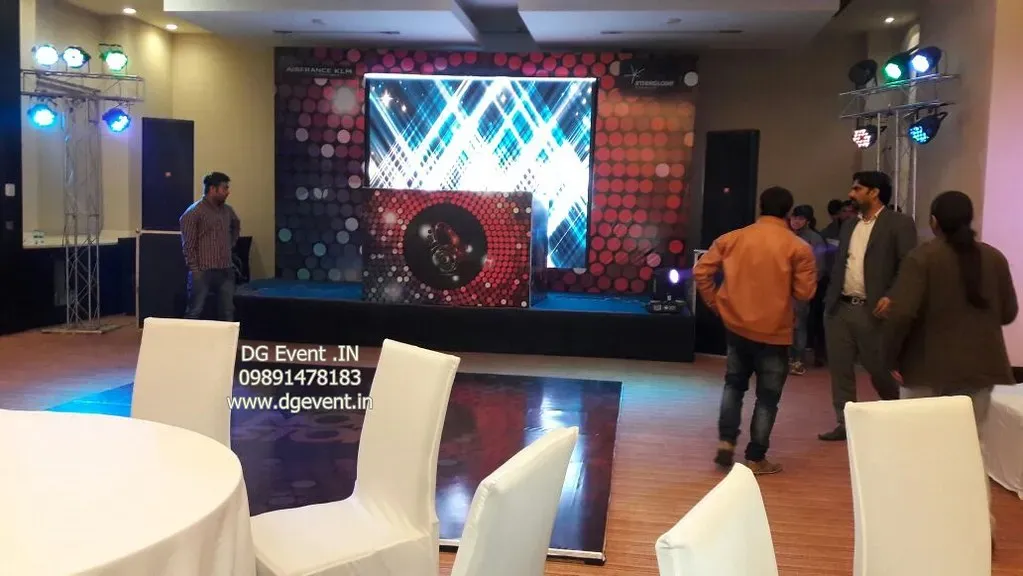 Ray Bradbury's Fahrenheit 451 and Wall-Sized Screens (Image Credits: Flickr)