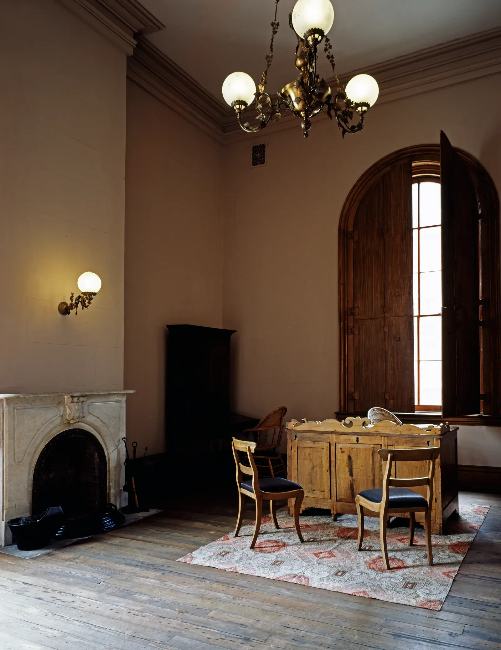 The Case That Started It All (Image Credits: Wikimedia)