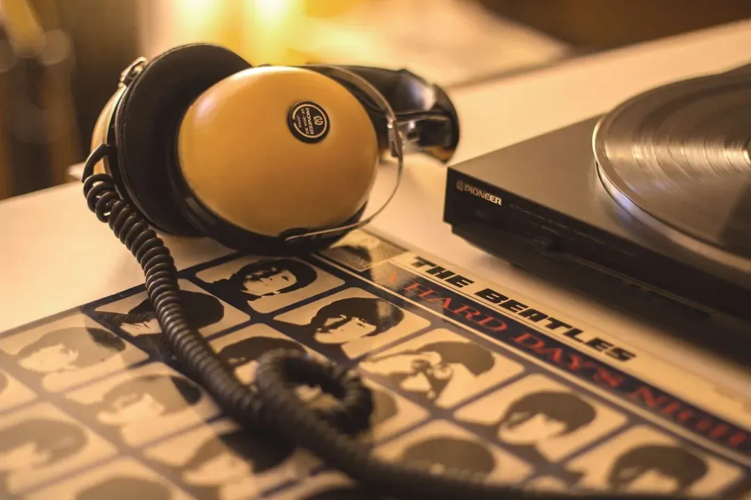 The Beatles – Sgt. Pepper's Lonely Hearts Club Band (1967): A Party with a Hidden Guest List (Image Credits: Unsplash)