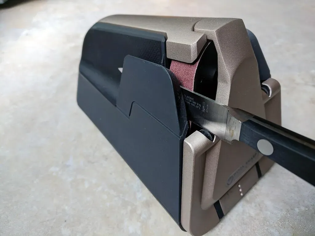 5. The Electric Knife Sharpener: Overpowered and Overpriced (sousvideguy, Flickr, CC BY 2.0)