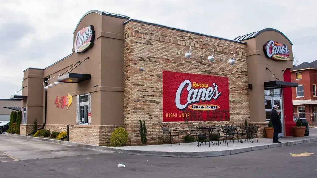 7. Raising Cane's: Simple Menu, Surprisingly Long Lines (Blue MauMau, Flickr, CC BY 2.0)