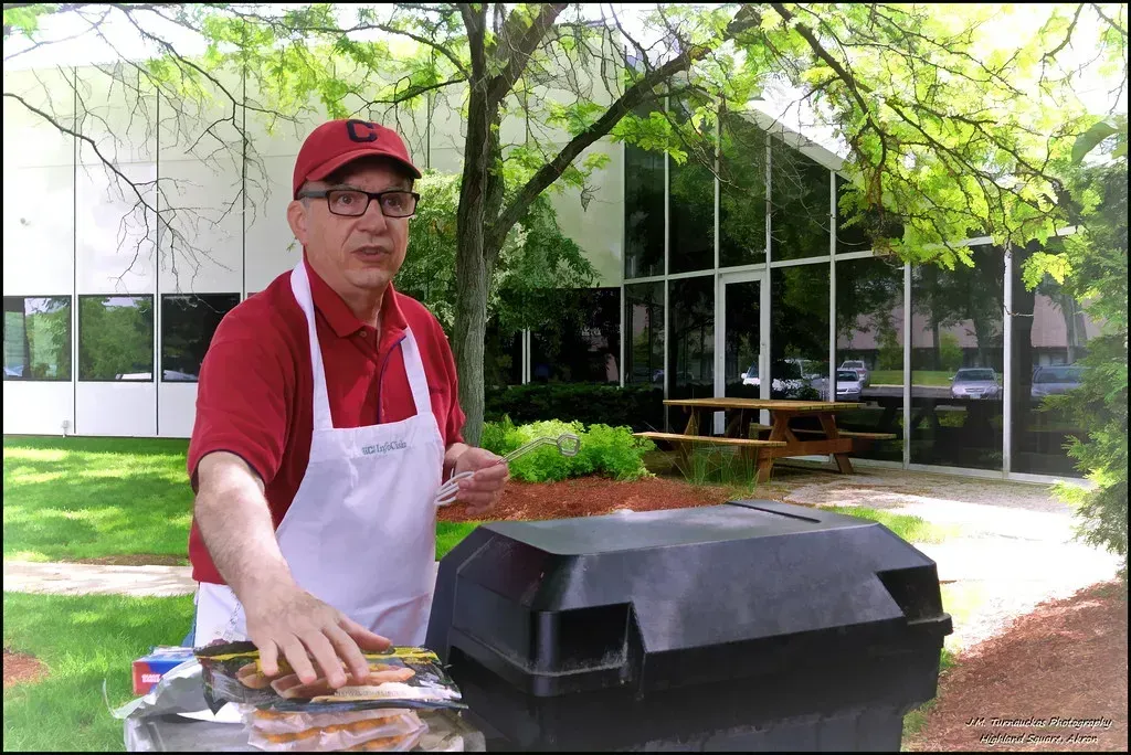 Hack #3: The Apron With a Joke That Was Already Old in 1987 (Mark Turnauckas, Flickr, CC BY 2.0)