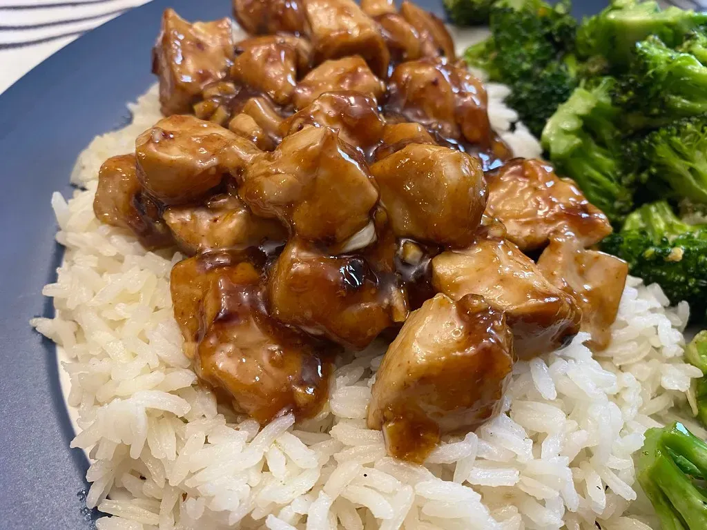 1. Garlic Butter Chicken with Rice (MattCC716, Flickr, CC BY-SA 2.0)