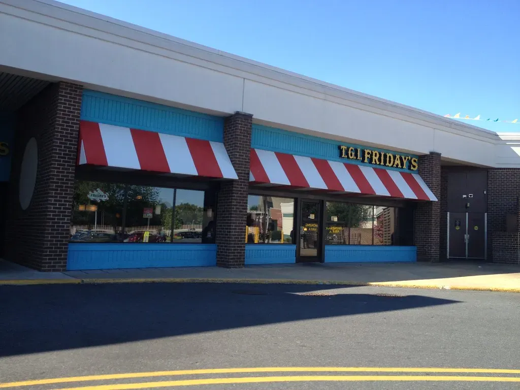 7. TGI Fridays - A Casual Dining Legend Falls Hard (MikeKalasnik, Flickr, CC BY-SA 2.0)