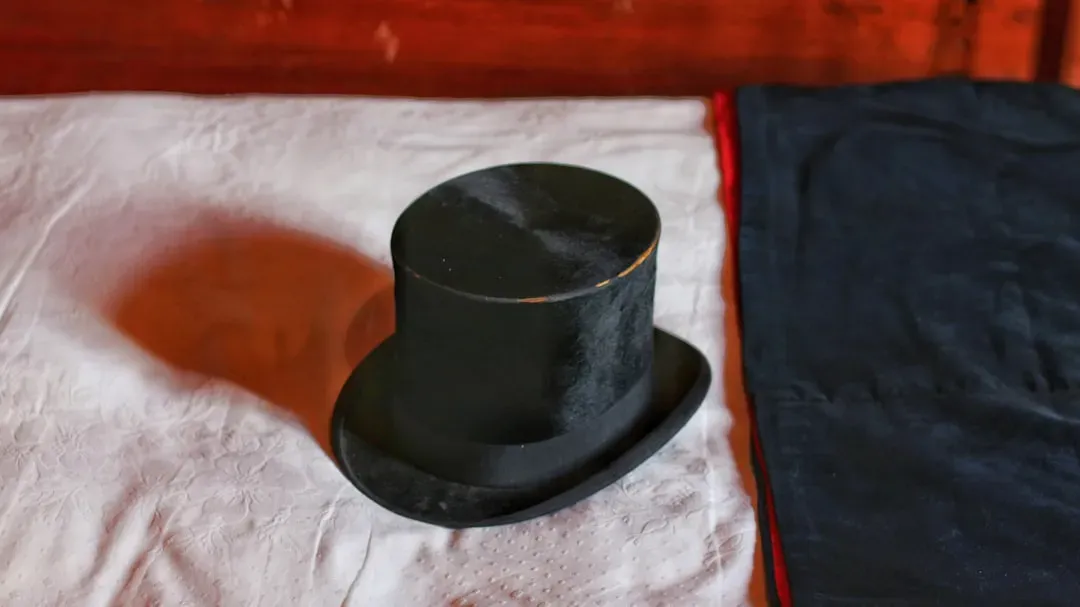 Removing Hats Indoors and Standing for Ladies (Image Credits: Unsplash)