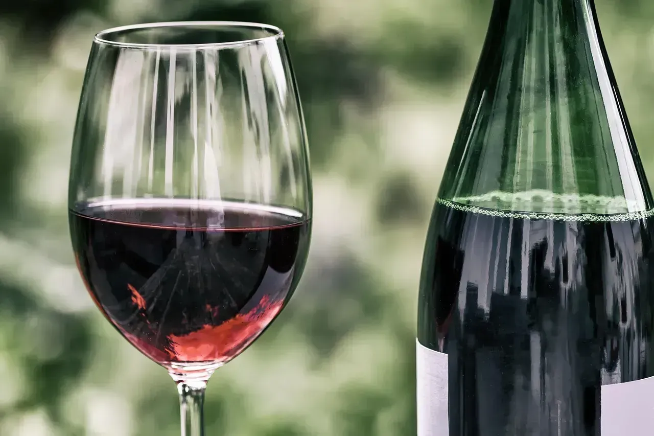 8. Bordeaux-Style Red Wines: An Icon Under Pressure (Image Credits: Pixabay)