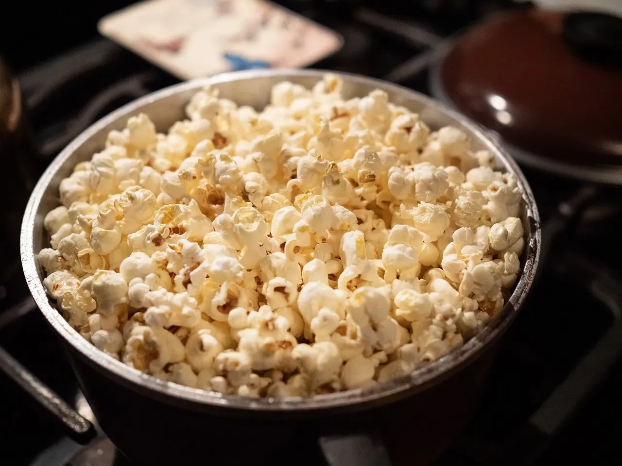 Snack #6: Air-Popped Popcorn - Whole Grain Satisfaction (Image Credits: Pixabay)