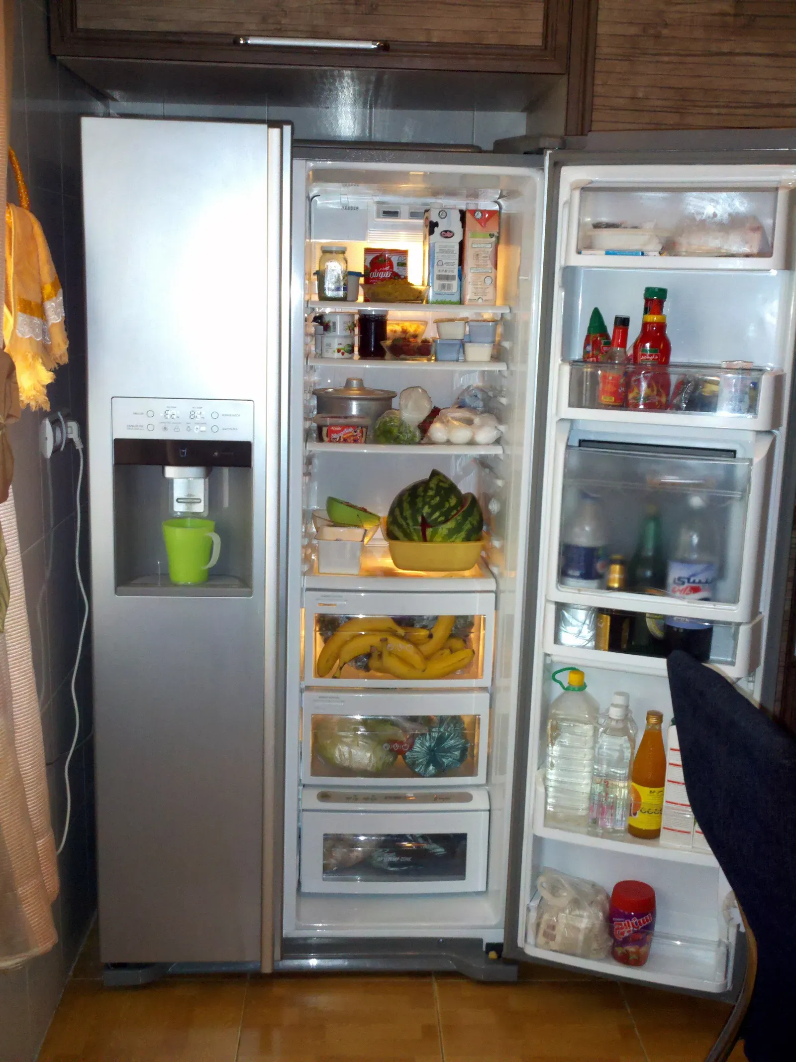 5. Ignoring the Refrigerator Temperature (Image Credits: Wikimedia)